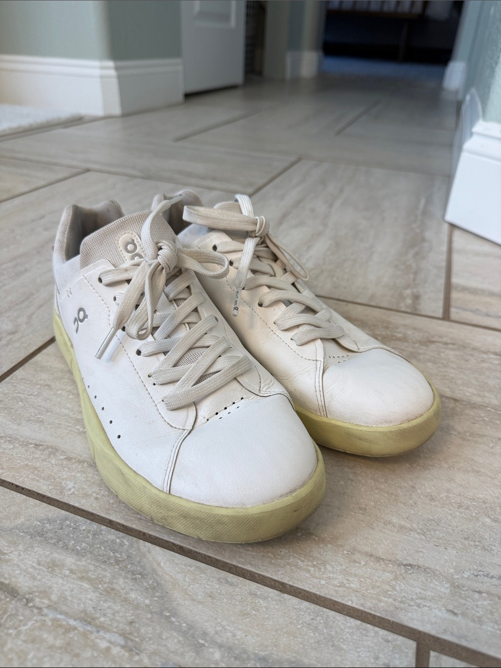 On The Roger Advantage Shoes